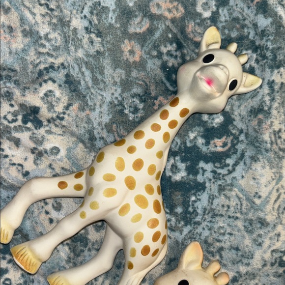 Adorable Giraffes. Vulli. For your teether - Cream and Brown - Picture 5 of 6